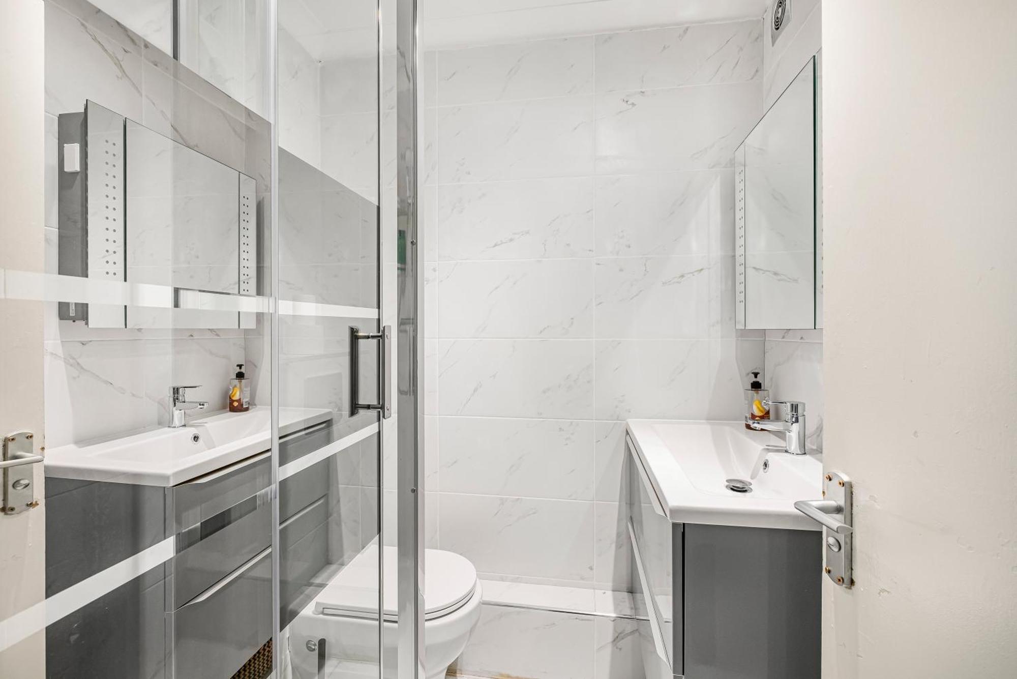 Riverside 3Br With Easy Transport 20Mins To City Centre Лондон Екстер'єр фото